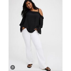 Torrid asymetricial one shoulder top:blouse shirt  size 3 retro pinup glam white